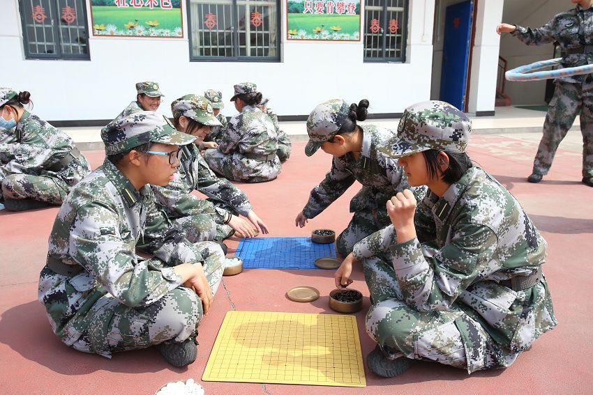 叛逆青年学校让孩子们知道谁在奋斗(图1)