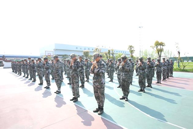 夫妻之间的相处模式，决定着孩子以后的人生幸福与否(图1)