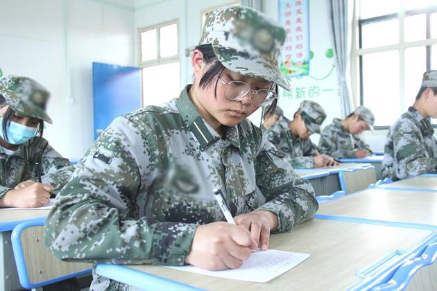青少年特训学校：孩子焦躁不安、拒绝沟通是有抑郁症还是焦虑症？(图1)