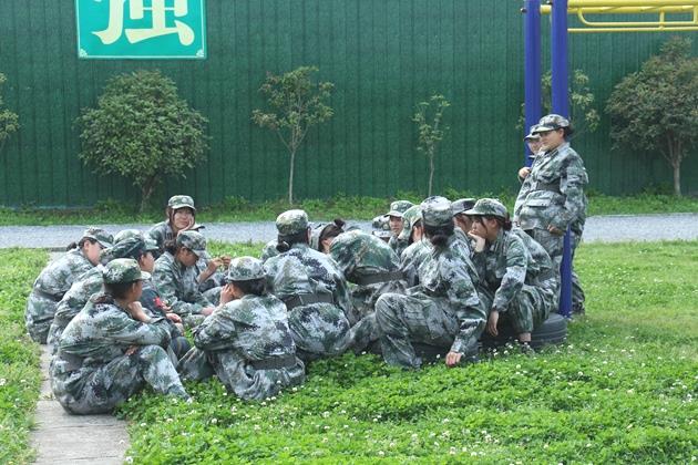 青春期女孩面临的两个“陷阱”，家长如何正确引导青春期女孩(图1)