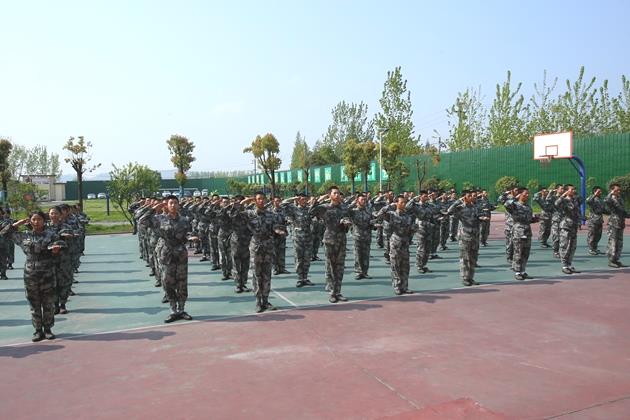 湖北荆州早恋孩子全封闭学校在哪里(图1)